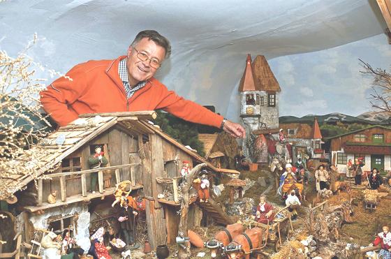 Franz Kisters zeigt seit einigen Jahren seine Krippen beim Ebersberger Christkindlmarkt.	Foto: BDS