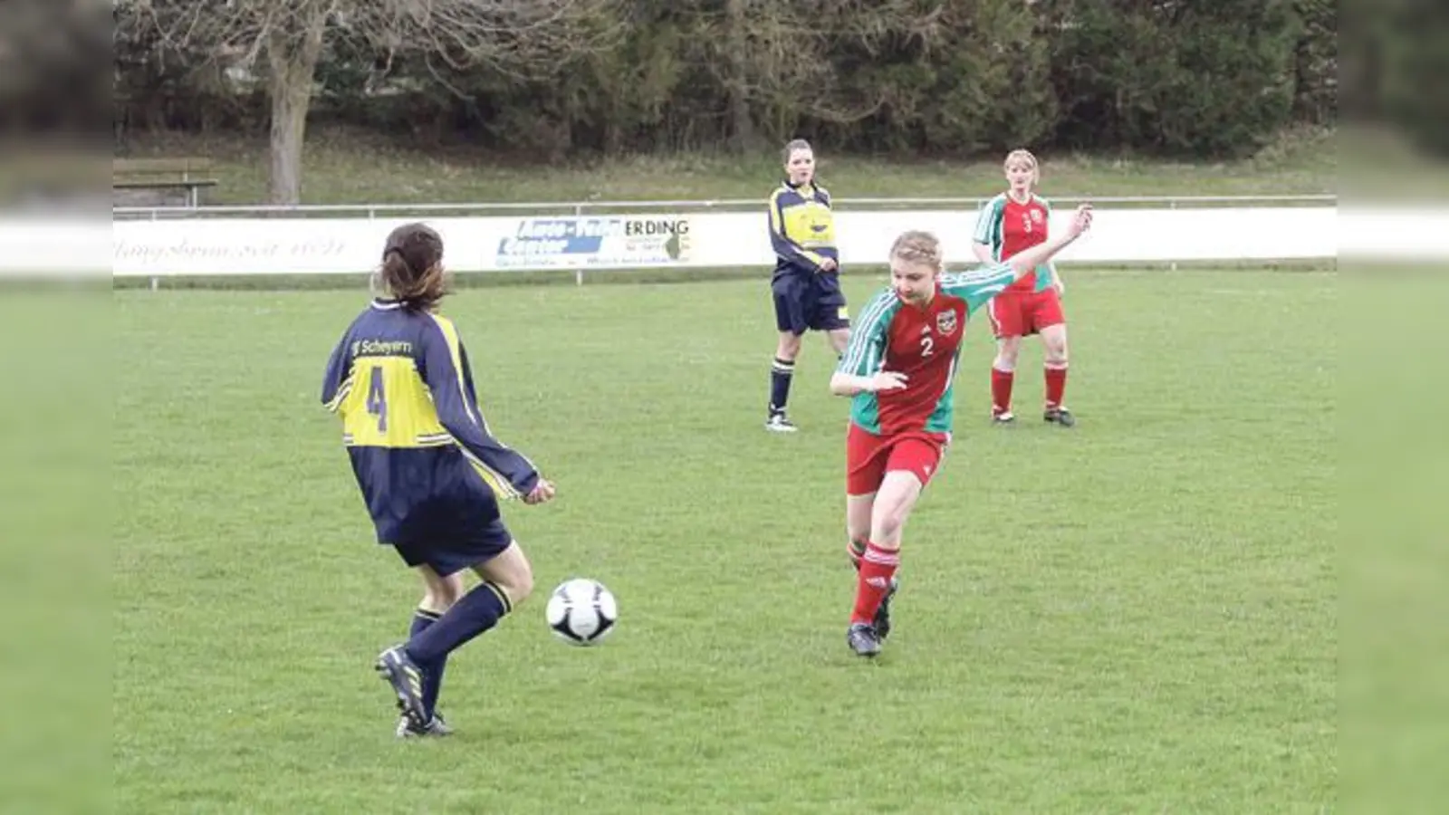 Foto zeigt Julia Engleder (Nr. 2) und Sissy Breuer (Nr. 3).   	 (Foto: Verein)