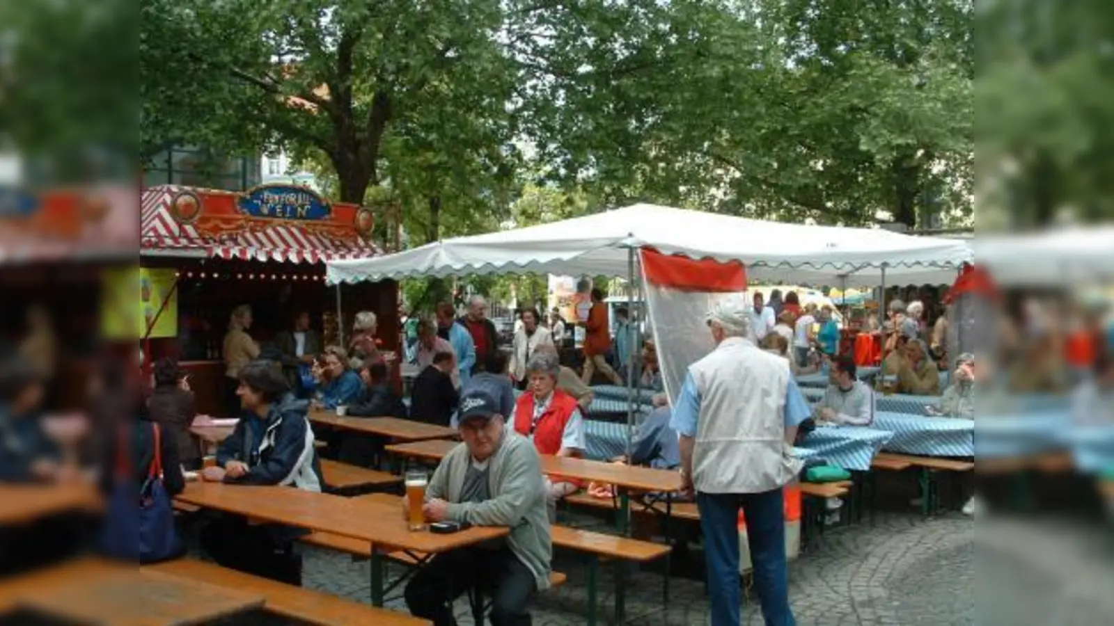 Der Rotkreuzplatz ist nicht nur das Herz Neuhausens, sondern bietet mit seiner nur für Fußgänger zugänglichen Fläche rund um den Brunnen auch reichlich Platz für zahlreiche Veranstaltungen, die den Bürgern gerne wahrgenommen werden. (Foto: bb (Archiv))