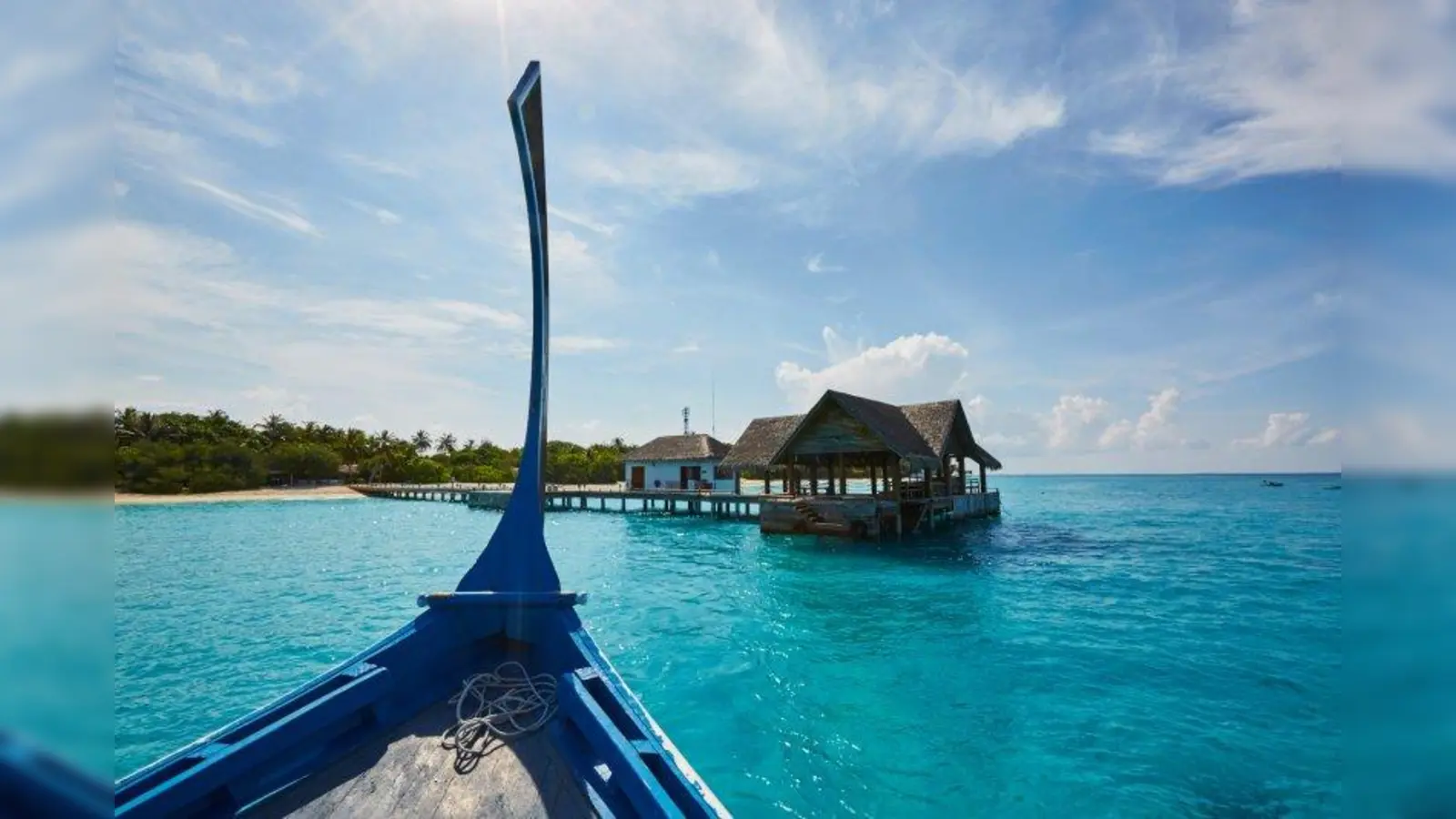 Eintauchen in das türkisblaue Wasser des Indischen Ozeans auf den Malediven. (Foto: Fotolia)