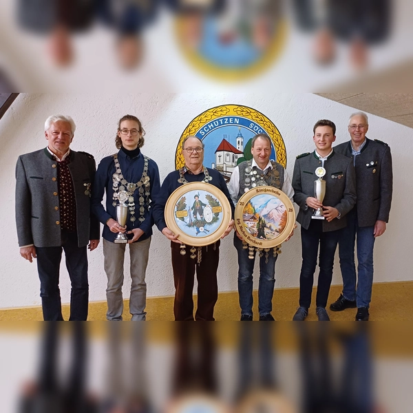 Die neuen Könige stehen fest (von links): Schützenmeister Donald Sieweck, Jugendkönig Luftgewehr Leo Bartel, König Auflage Ernst Moll, König Luftgewehr Herbert Obermeier, König Pistole Mario Sieweck, 2. Schützenmeister Josef Fischer. (Foto: Willi Beisenherz)