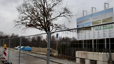 Mega Baustelle am Campus Lochham ist gestartet. Die Gemeinde Gräfelfing schützt Schulkinder, Passanten und Radfahrer mit einem SIcherheitskonzept rund um die Baustelle. (Foto: us)