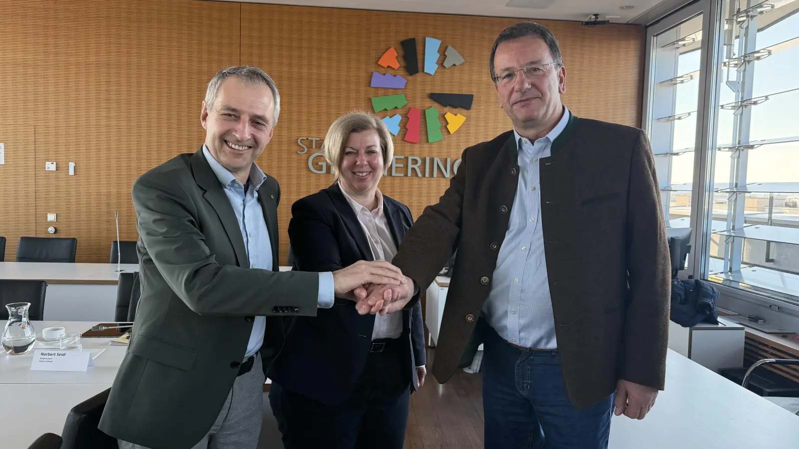 Gemeinsam für eine Sache (v.l.): Norbert Seidl (Bürgermeister Puchheim), Karin Thelen (SWM) und Oberbürgermeister Andreas Haas (Germering).<br> (Foto: pst)