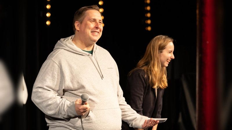 Durch den Abend führen wieder Ko Bylanzky und Alexandra Heidel. (Foto:  Nicolas Keckl)