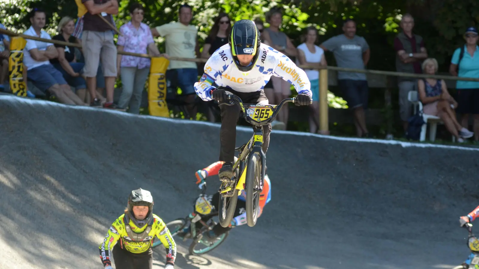 Sprung zum Meistertitel: Jamiro Löbel ist Deutscher Meister der Boys 13-14 im BMX Race. (Foto: MaX)