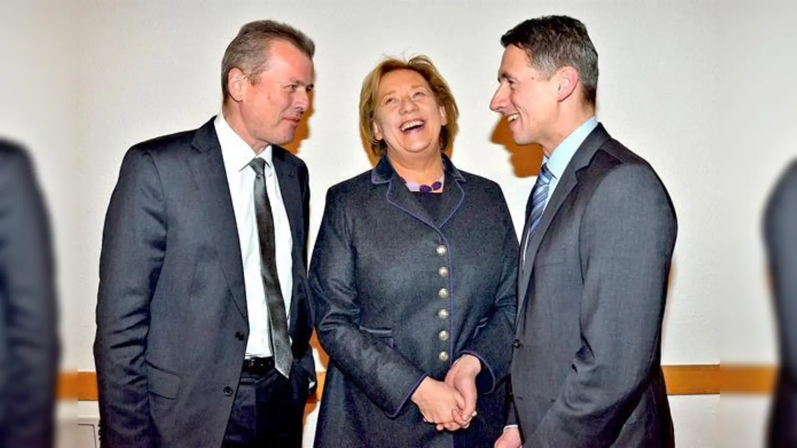 Der Kandidat Christoph Böck (rechts) hatte sich Landrätin Johanna Rumschöttel und den Nürnberger OB Ulrich Maly als Schützenhelfer geholt.	 (Foto: VA)