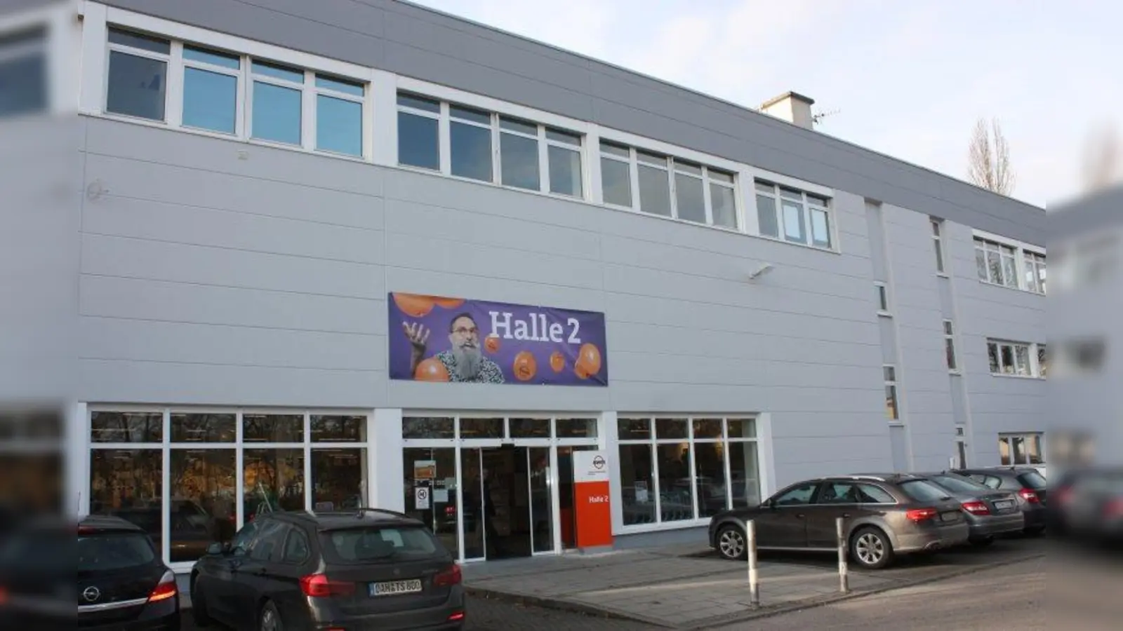 Die Halle 2 ist am neuen Standort in der Peter-Anders-Straße 15 ein einladendes Gebrauchtwarenkaufhaus geworden. Nach der Inventur-Schließung zwischen den Jahren ist sie bereits wieder geöffnet (Di bis Fr 10 bis 18 Uhr, Sa 9 bis 14 Uhr). Info: www.halle2-muenchen.de. (Foto: job)