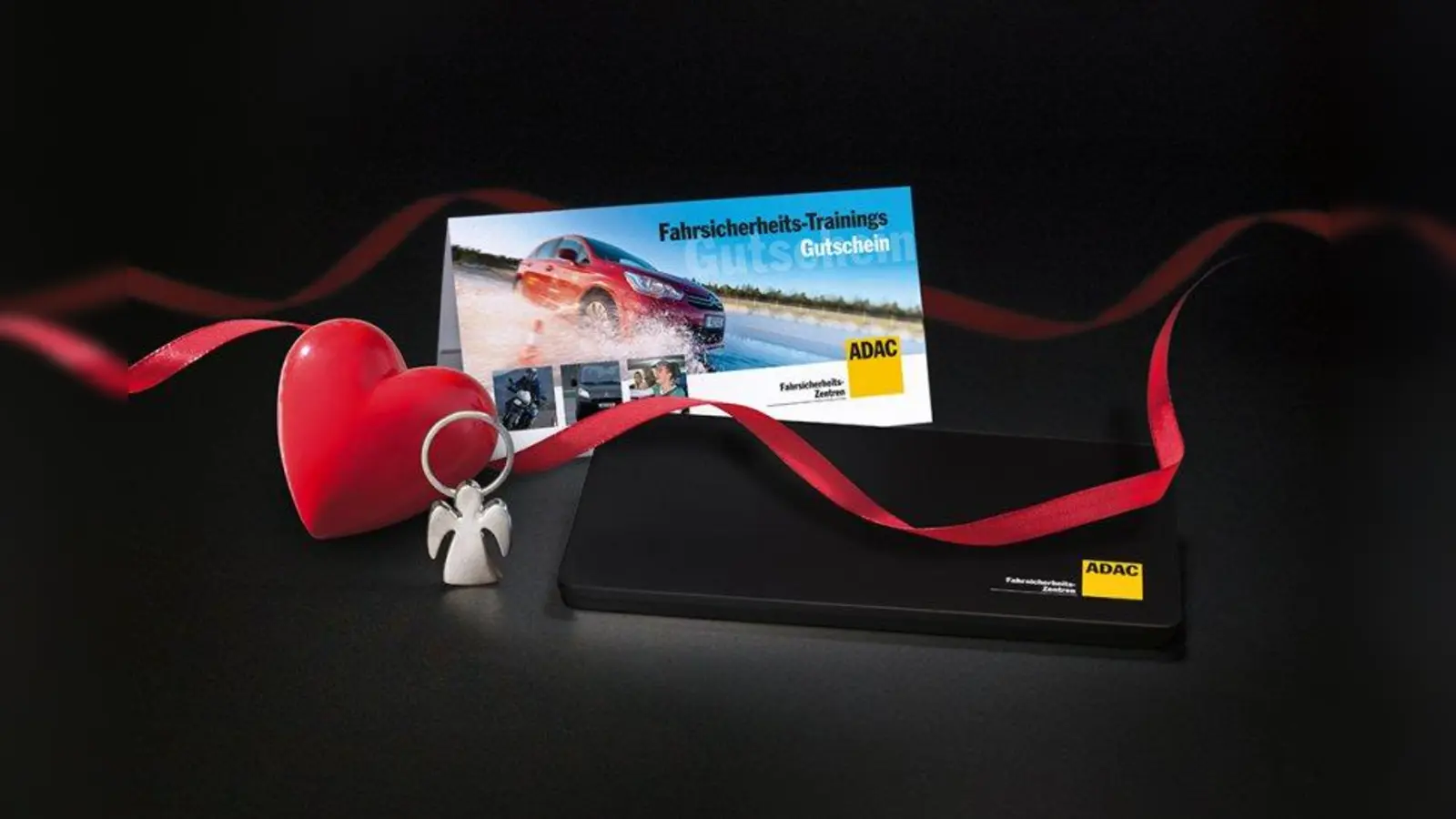 Tolle Idee zu Weihnachten: Ein Gutschein mit Geschenkbox für ein <br>ADAC Fahrsicherheits-Training. (Foto: ADAC)