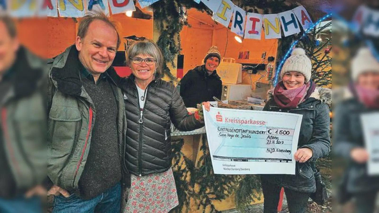 Scheckübergabe von Dorothee Schott aus dem Erlös der »Rumpelkammer Aktion 2017« an den Arbeitskreis Equador, vertreten durch Maria Helminger, Stefani Lordick-Block und Marc Block.	 (Foto: Marc Block)