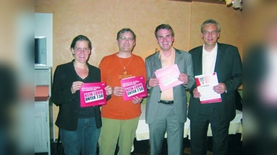 Kämpfen gemeinsam für den Mindestlohn: SPD-Stadträtin Verena Dietl, Heiko Tammena (stellv. Vorsitzender der SPD Alt-Laim), Christoph Frey (Gewerkschaftssekretär) und Florian Ritter (SPD, MdL). (Foto: pi)