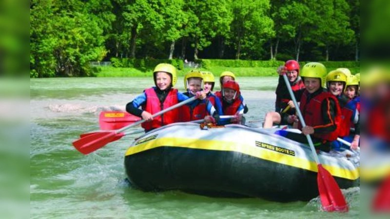 Rafting macht nicht nur Spaß, sondern stärkt auch das Gemeinschaftsgefühl - das erfuhren die Naturfreundekinder am eigenen Leib. (Foto: pi)