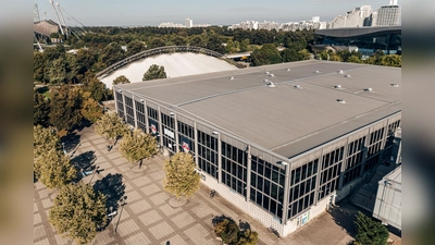 Das ehemalige Olympia-Eisstadion ist zum Actionsportzentrum geworden. Im März finden dort hochkarätige Boulder-Wettkämpfe statt. Zusehen kann man zum Teil bei freiem Eintritt. (Foto: Olympiapark München, Fabian Stoffers)