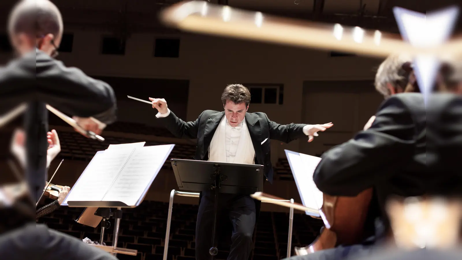 Unter der Leitung von Jakub Hrusa spielen die Bamberger Symphoniker Lorin Maazels Orchesterfassung von Richard Wagners „Der Ring des Nibelungen” am 31. Mai in der Isarphilharmonie. (Foto: Andreas Herzau)