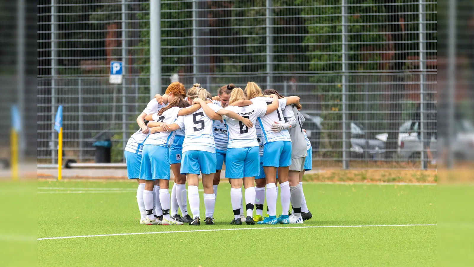 In Torlaune: Frauen des TSV 1860 München.  (Foto: Anne Wild)