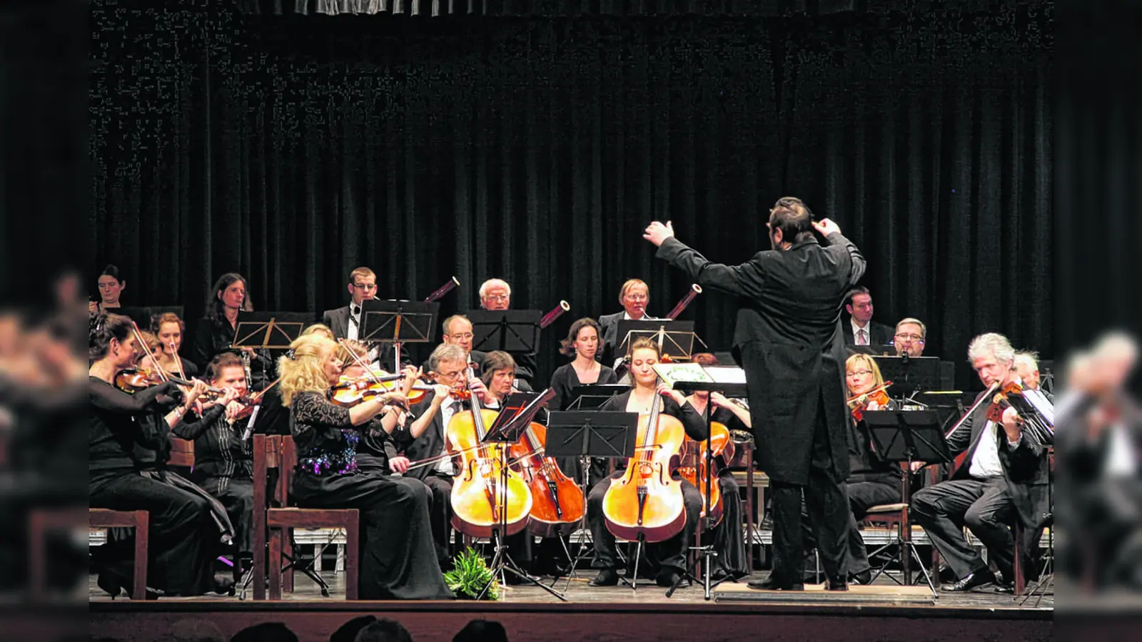 Das Karlsfelder Symphonieorchester will sein Publikum am 17. Dezember auf die Weihnachtstage einstimmen. (Foto: Symphonieorchester Karlsfeld)