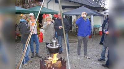 Gute Stimmung beim Weihnachtsmarkt in Untermaxlried. (Foto: Schauer)