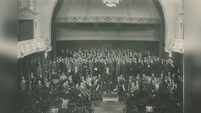 Die Bürger-Sänger-Zunft 1926 bei einem Auftritt in Reichenhall. (Foto: Zunft)