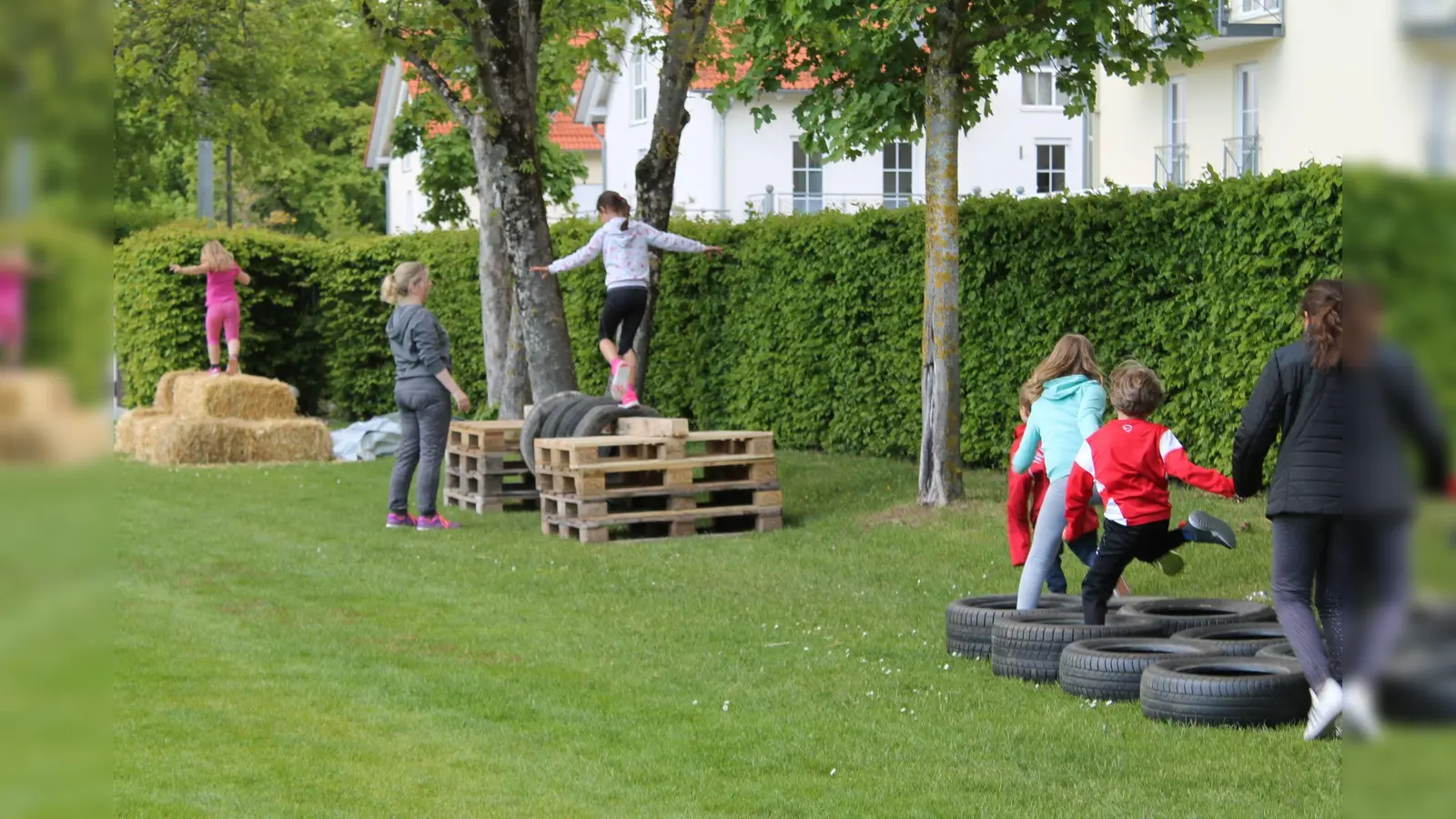 Rauf und runter, rein und raus, drunter und drüber: das ganz normale Training der "Flizzekids" in Feldkirchen. (Foto: Verein)