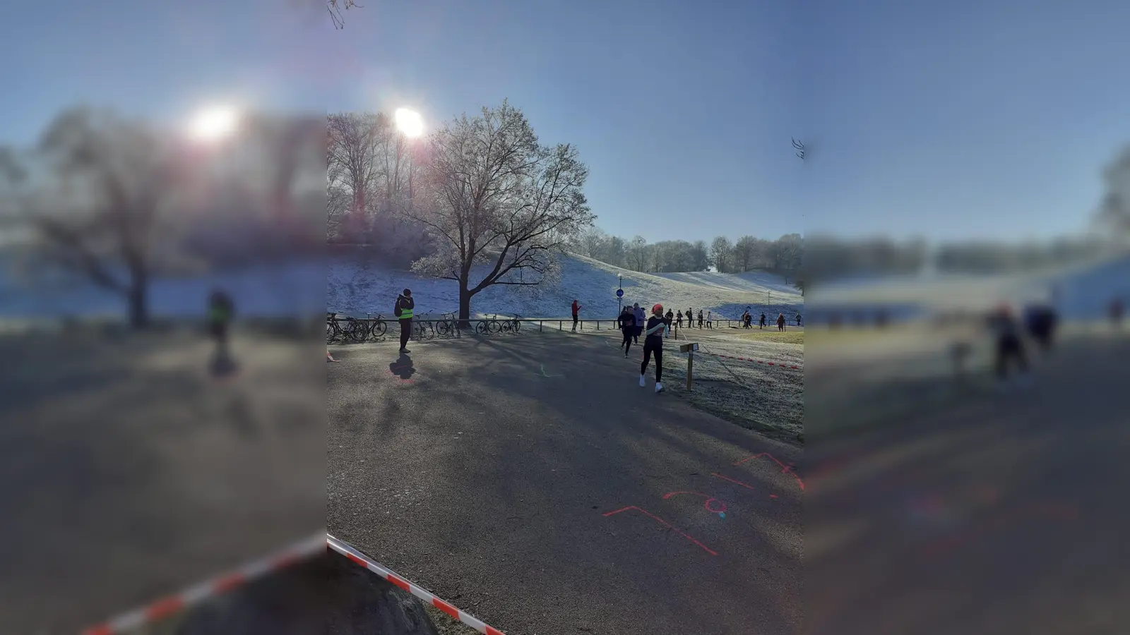 Mit der Sonne im Rücken liefen die Teilnehmer am Dreikönigslauf an diesem wunderschönen Montag die letzten Meter zum Ziel.  (Foto: mha)