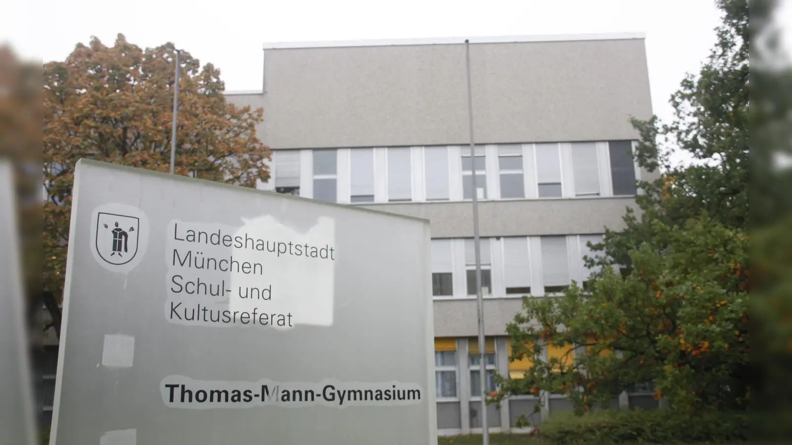 Noch kein Zeitplan für die Sanierung: das Thomas-Mann-Gymnasium am Kreuzhof. (Foto: job)