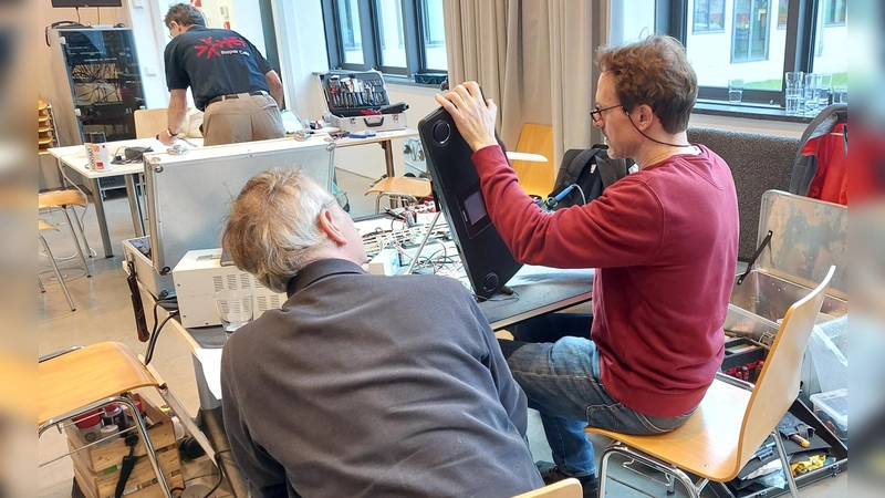 Das Haus der Eigenarbeit lädt für den 9. Februar wieder zum Repair Café ein. (Foto: HEi Repair Café)