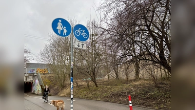 Hier soll der Radweg aus dem Neubaugebiet enden. Leider verzögert sich die Fertigstellung sehr zum Leidwesen der Anwohner. (Foto: Ulrike Seiffert)