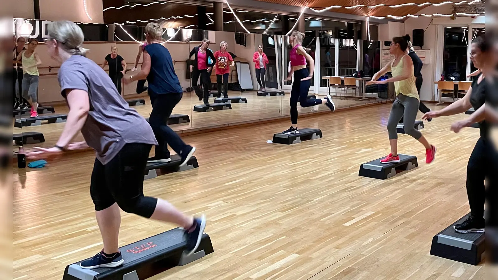 Auspowern beim Step Aerobic. (Foto: TSV Starnberg)