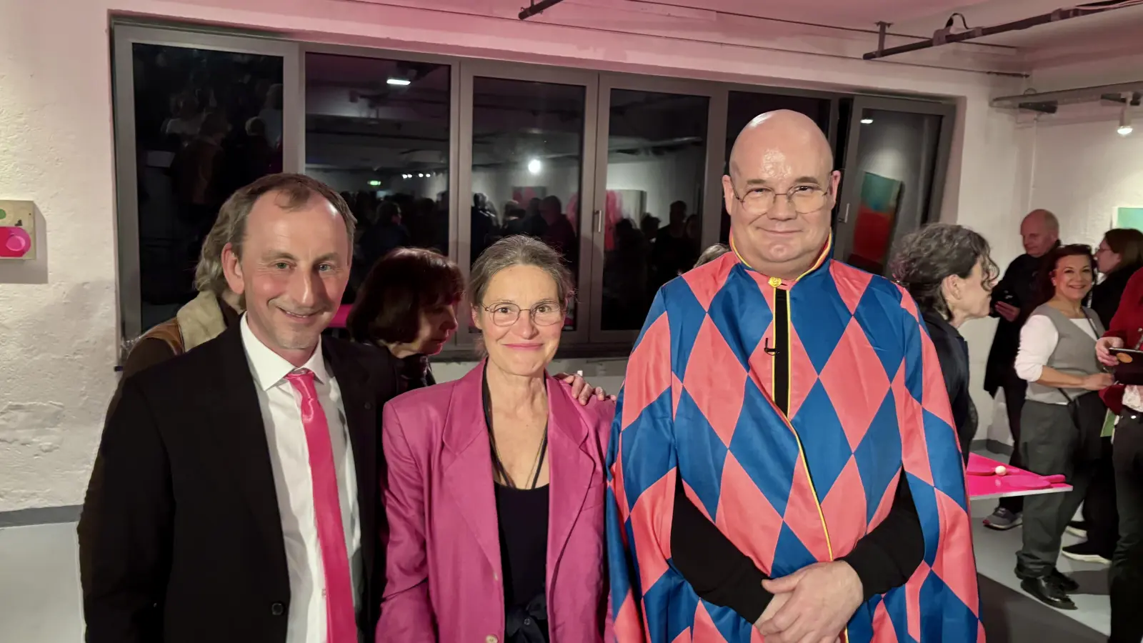 Geschäftsführer Frank Przybilla sowie Anette Empfling und Stefan-Maria Mittendorf (v.l.), die die Ausstellung kuratiert haben.<br> (Foto: Ulrike Seiffert)