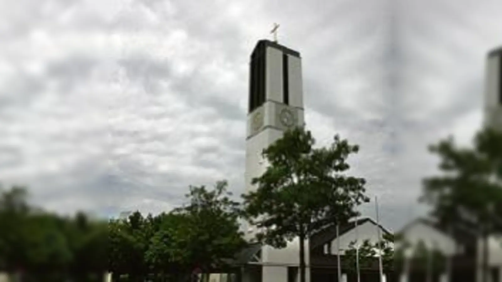 Es war ein harter Kampf, doch die Pfarrgemeinde St. Rita hat sich prächtig entwickelt. 1987 hielt man die Eucharistiefeier noch im Holzhaus ab.	  (Foto: ak)