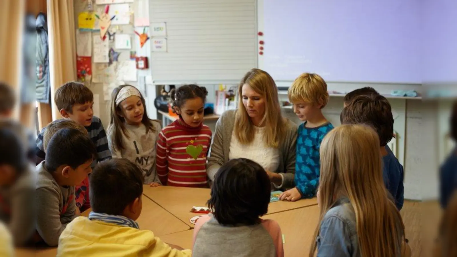 Arbeitskreise und vieles mehr: Die Jury des Münchner Schulpreises war unter anderem vom Gesamtkonzept der Lern- und Unterrichtskultur an der Helmholtzschule begeistert. (Foto: MW Film)