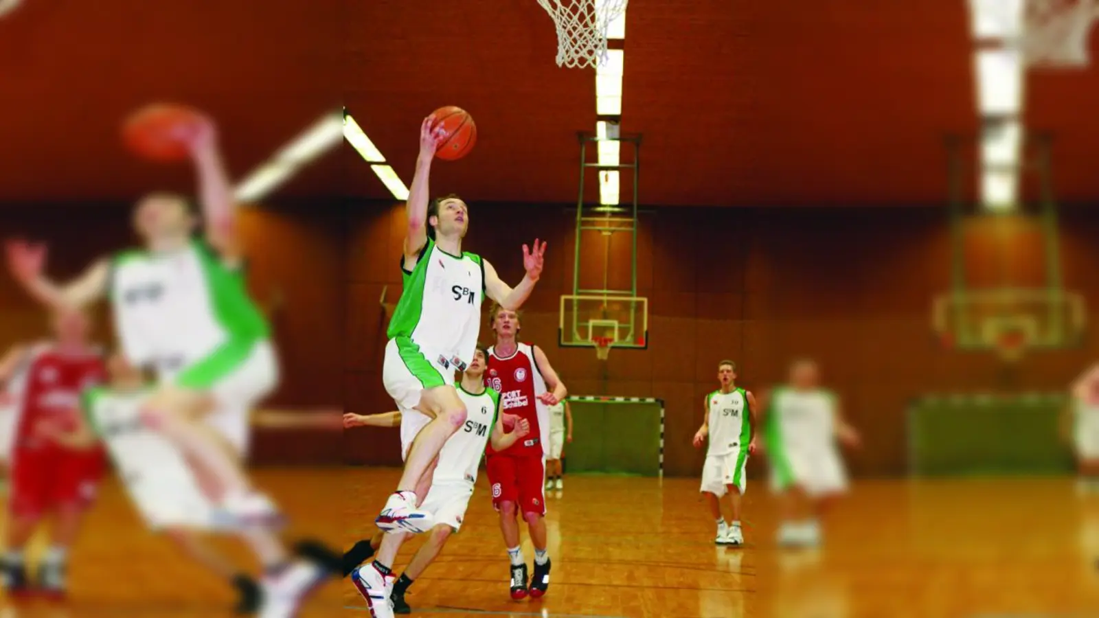 Spielertrainer Johannes Schweizer setzte auch im Spiel gegen die TG Landshut beim 80:74 entscheidende Akzente. (Foto: Helmut Handwerker)