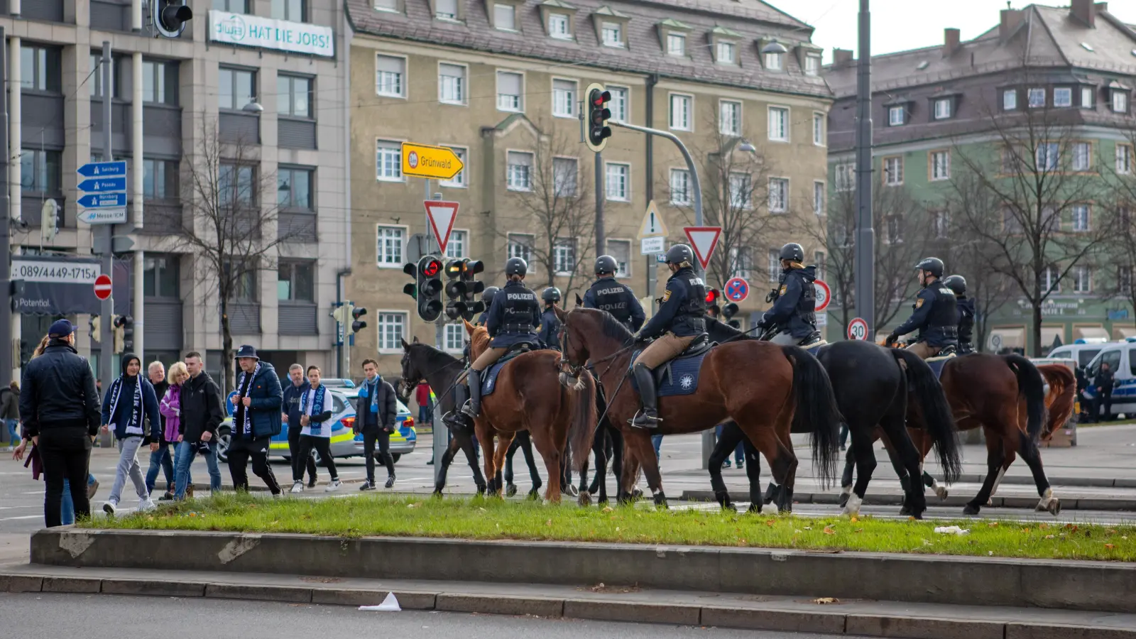 Konfliktverhältnis: Polizei und Fußballfans. (Foto: Anne Wild)