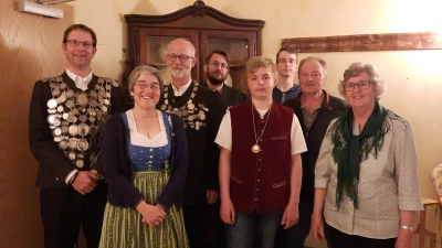 Die Adlerschützen Andreas Lörke, Karin Günther, Richard Willbold, Christian Kapser, Maximilian Bartsch, Norwin Hoppe, Franz Ferstl und Christl Lörke nahmen am Königsschießen teil.<br> <br> (Foto: Adlerschützen)