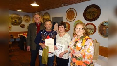 Ehrungen (von links): Alfred Reiner, Franz Graßl, Marlene Traunfelder und Katja Graßl. (Foto: Almenrausch und Edelweiß Pellheim)