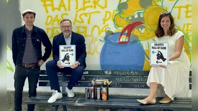 Gaben kürzlich den Startschuss für die Graffiti-Hall of Fame (von links): Initiator Sebastian Pohl, Kulturreferent Anton Biebl und Kommunalreferentin Kristina Frank. (Foto: LHM)