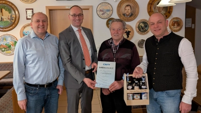 Dr. Markus Hertlein, Bernhard Seidenath, Michael Lechner sen. und Hubert Oberhauser (von links). (Foto: CSU)