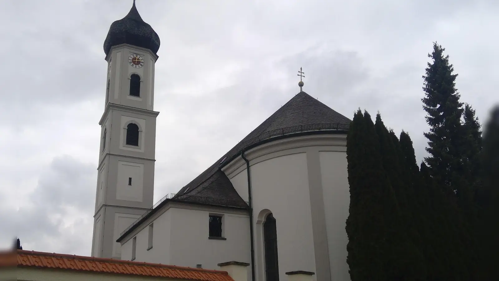 In der Unterföhringer Kirche St. Valentin erklingt Musik für einen guten Zweck. (Foto: bas)