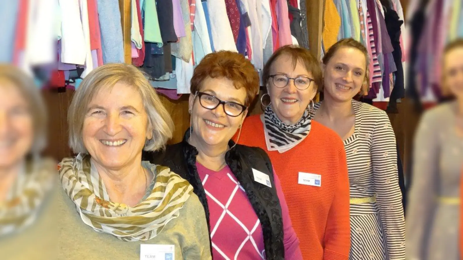 Arbeiten gerne im Team des Kinderkram-Ladens (von links): Maria Worm, Margo Schmidt, Renate Landmann (Ehrenamtliche) sowie Luzia Beer (hauptamtlich). (Foto: tab)