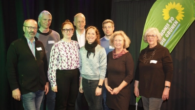 Jahresauftakt in der Pasinger Fabrik (von links): Wolfgang Bösing (stv. Fraktionssprecher BA Aubing-Lochhhausen-Langwied), Gerald Zehetbauer (Fraktionssprecher Bezirksausschuss Pasing-Obermenzing), Stadträtin Julia Post, Falk Lamkewitz (Fraktionssprecher BA Allach-Untermenzing), Bezirksrätin Erika Sturm, Sozial-Unternehmerin Christina Ramgraber, Martin Beier (BA Laim) und Ingrid Standl (Fraktionssprecherin BA Pasing-Obermenzing) (Foto: job)