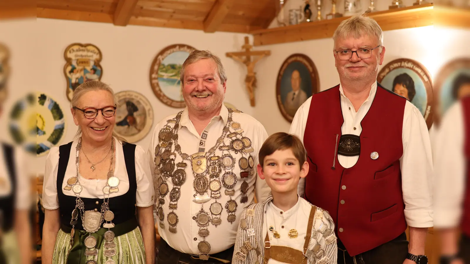 Die neuen Könige: Beate Stabbauer, Alfred Knapp, Quinn Preuss, Robert Willeitner (von links). (Foto: SG Hechendorf-Güntering)