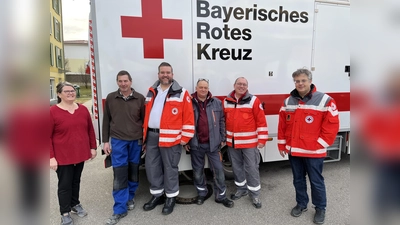 Die fleißigen Helfer der BRK-Schnelleinsatzgruppe leisteten wichtige Aufräumarbeiten nach einem Brand in einem Ebersberger Altenheim. (Foto: BRK Ebersberg)