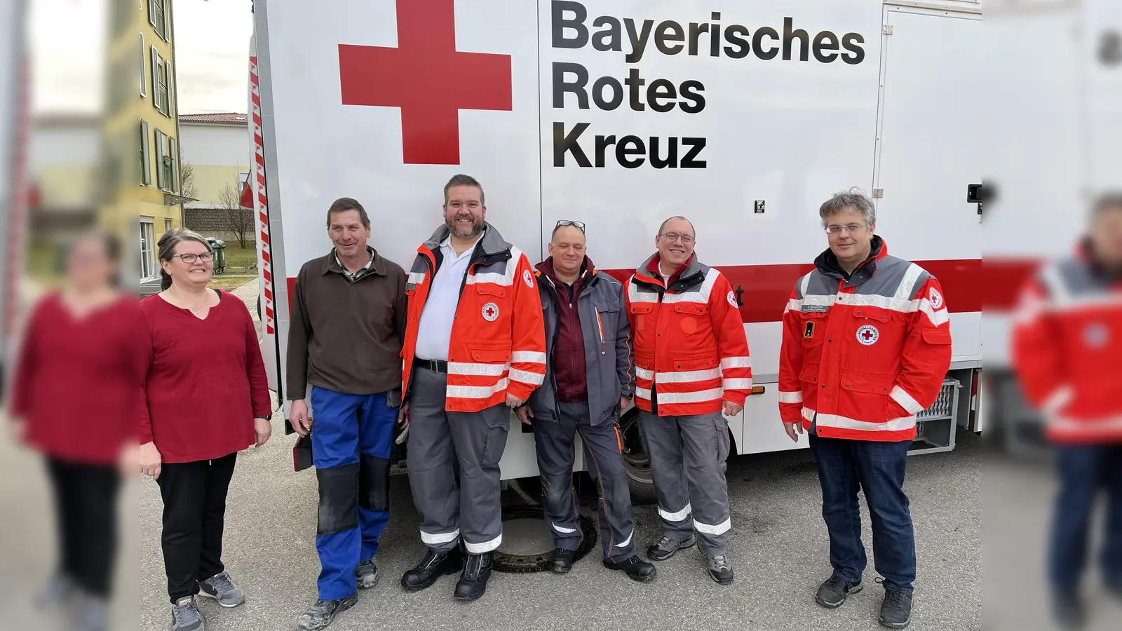 Die fleißigen Helfer der BRK-Schnelleinsatzgruppe leisteten wichtige Aufräumarbeiten nach einem Brand in einem Ebersberger Altenheim. (Foto: BRK Ebersberg)