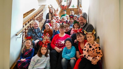 Weihnachtliche Stimmung im Rathaus. (Foto: Stadt Freising)