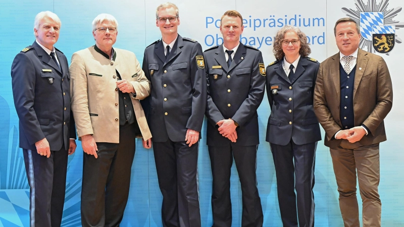 Von links nach rechts: Polizeipräsident Günther Gietl, Stellvertretender Landrat Rainer Mehringer, Polizeioberrat Sebastian Pinta, Polizeioberrat Thomas Schmid, Polizeivizepräsidentin Kerstin Schaller und Erdings Oberbürgermeister Max Gotz. (Foto: Polizeipräsidium Oberbayern Nord)