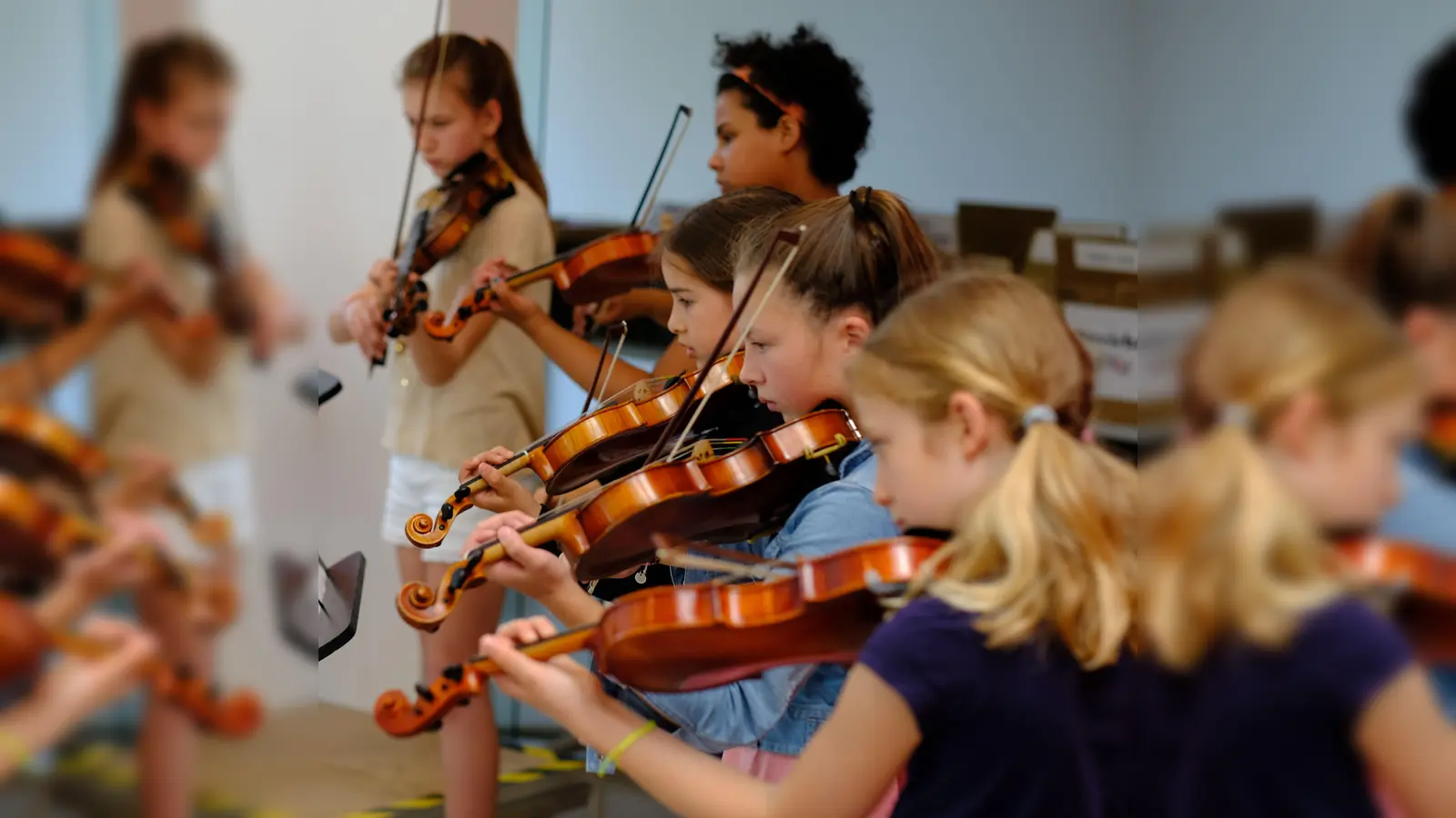 Der Fachbereich Streicher lädt zum kostenfreien Konzert ein.  (Foto: Musikschule Grünwald)