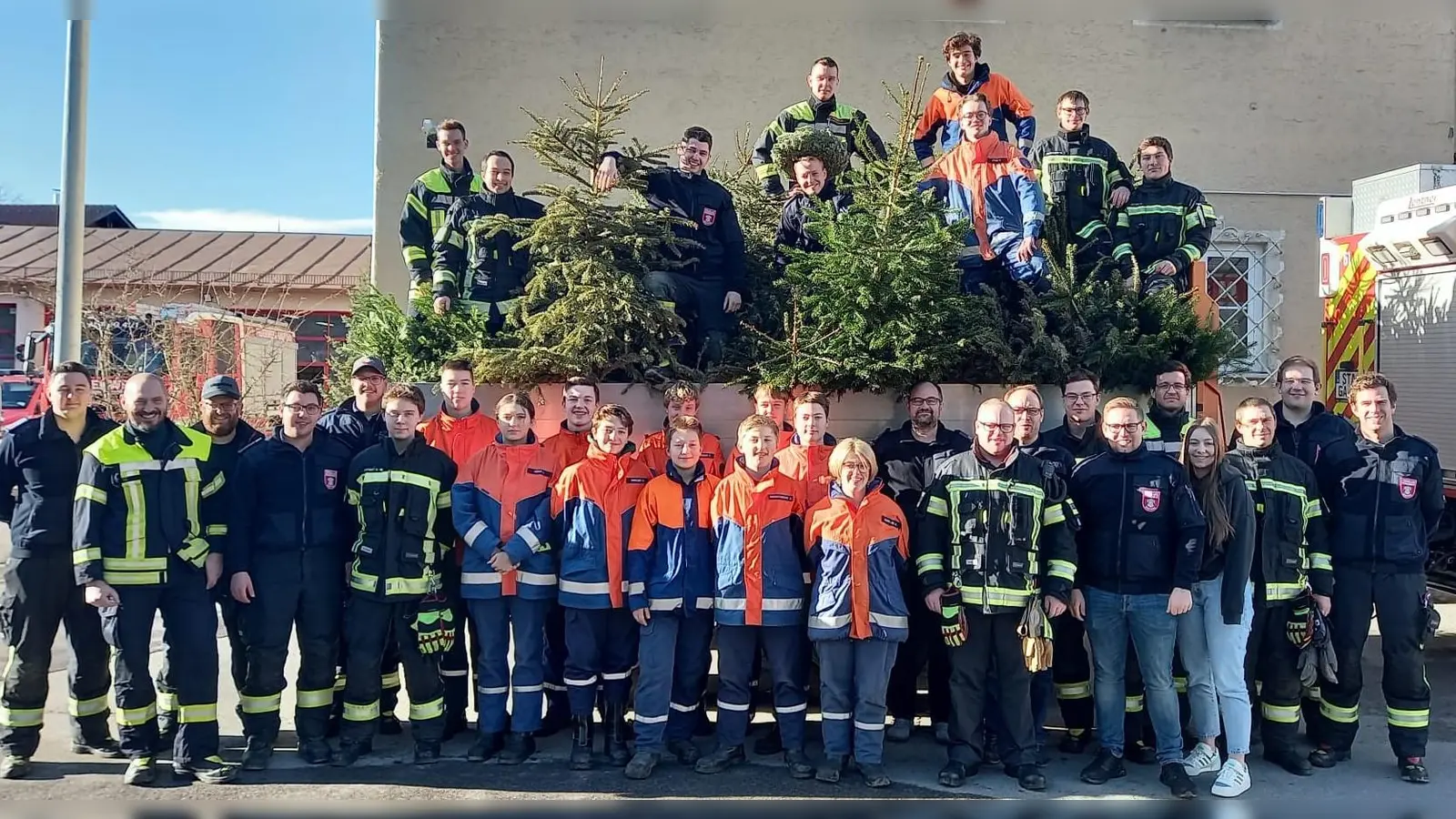 Wenig Zeit zum Verschnaufen blieb der Jugendfeuerwehr und den anderen Ehrenamtlichen zwischen den Abholfahrten und den zusätzlichen Einsätzen. (Foto: FFW Gauting)