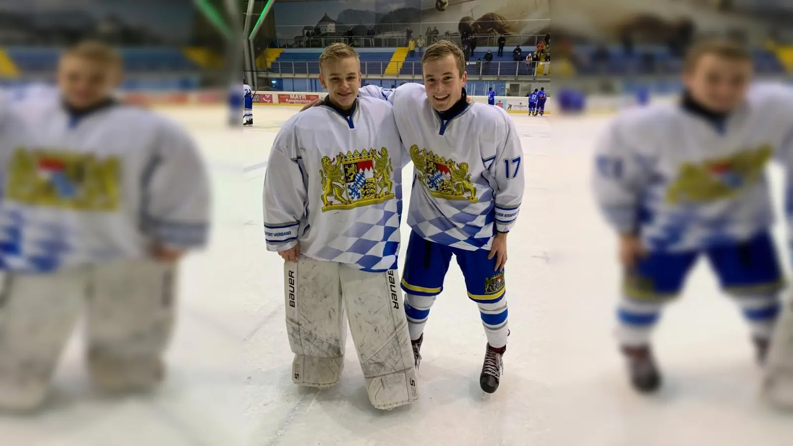 Die beiden EHC-Talente Michael Karg und Johannes Oswald im Trikot der Bayerischen U15-Auswahl beim Internationalen Turnier in Kufstein. (Foto: smg )