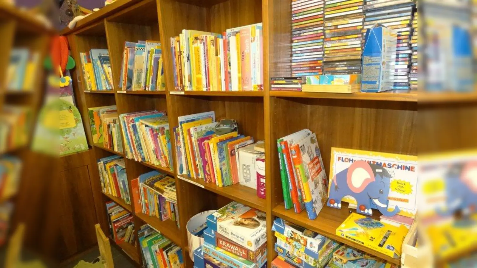 Spiele, Bücher, CDs... Das Angebot im Kinderkramladen ist groß. (Foto: tab)