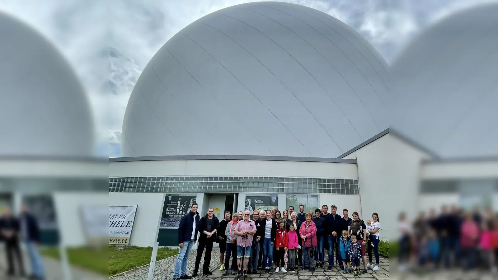 Die Mitglieder der CSU Peißenberg bei der Besichtigung des Denkmals Radom Raisting.  (Foto: CSU Peißenberg)