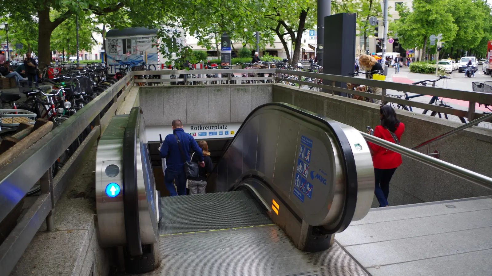 Die Rolltreppe am Rotkreuzplatz läuft zu bestimmten Zeiten mit wechselnder Laufrichtung. Eine Bürgerin wünscht sich, dass die Rolltreppen auch nach 17 Uhr in beide Richtungen fahren möge.  (Foto: Beatrix Köber)